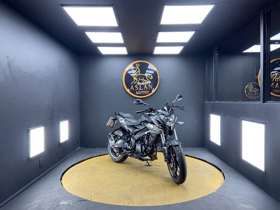 BAJAJ DOMINAR 200 BAJAJ DOMINAR 200